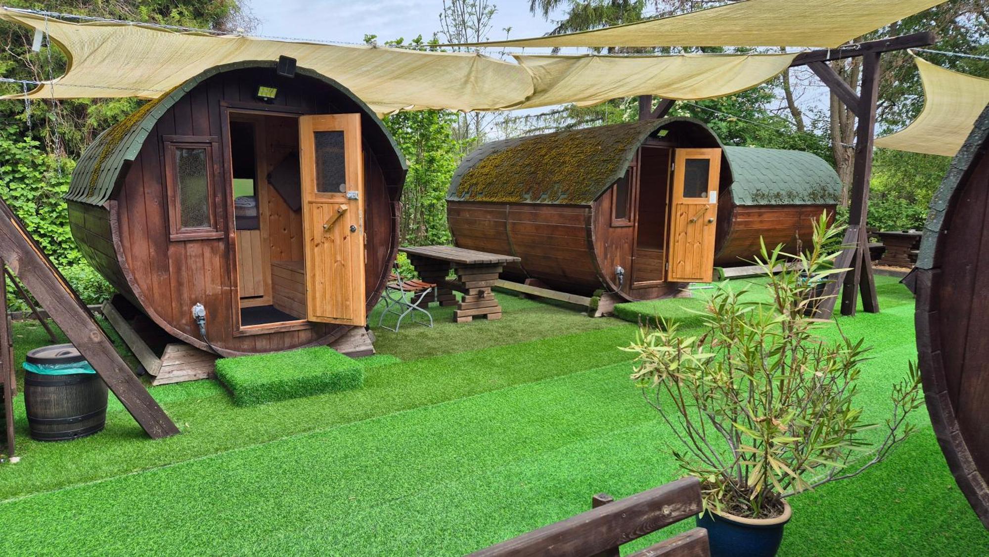 Mini Hotel Uebernachten Im Gurkenfass Люббенау Экстерьер фото